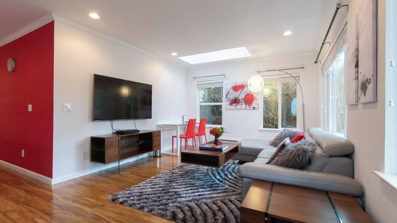 Photo of Livingroom in College Terrace