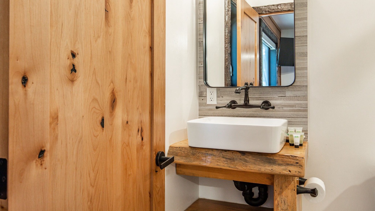 Photo of Bathroom in Summit Estates