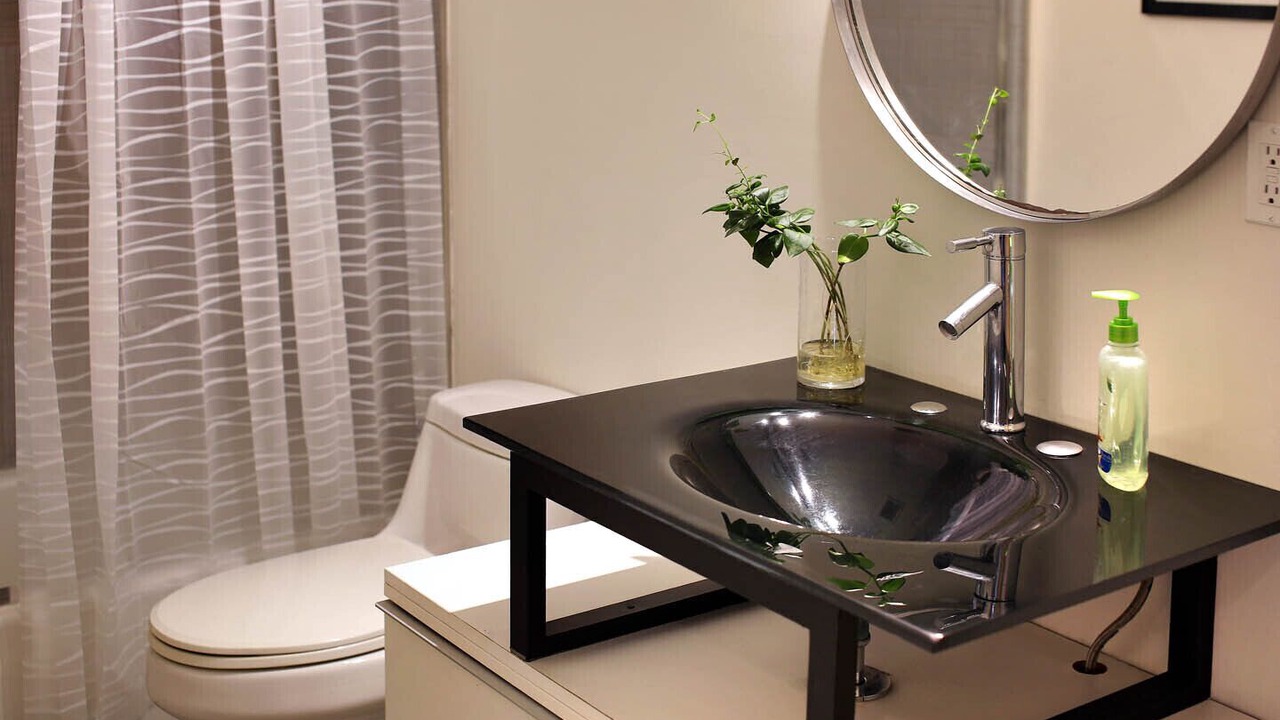 Photo of Bathroom in Cypress Park