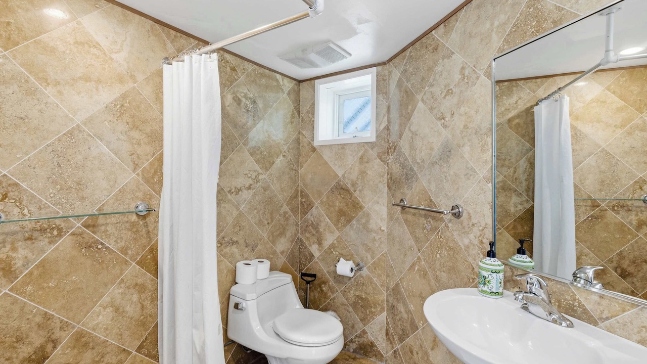 Photo of Bathroom in Hollywood Hills West