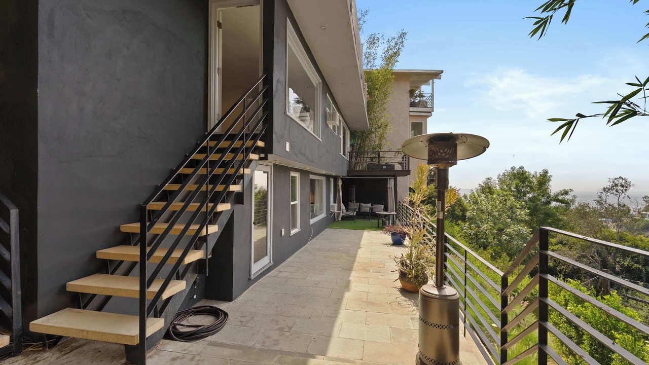 Photo of Outdoor in Hollywood Hills West