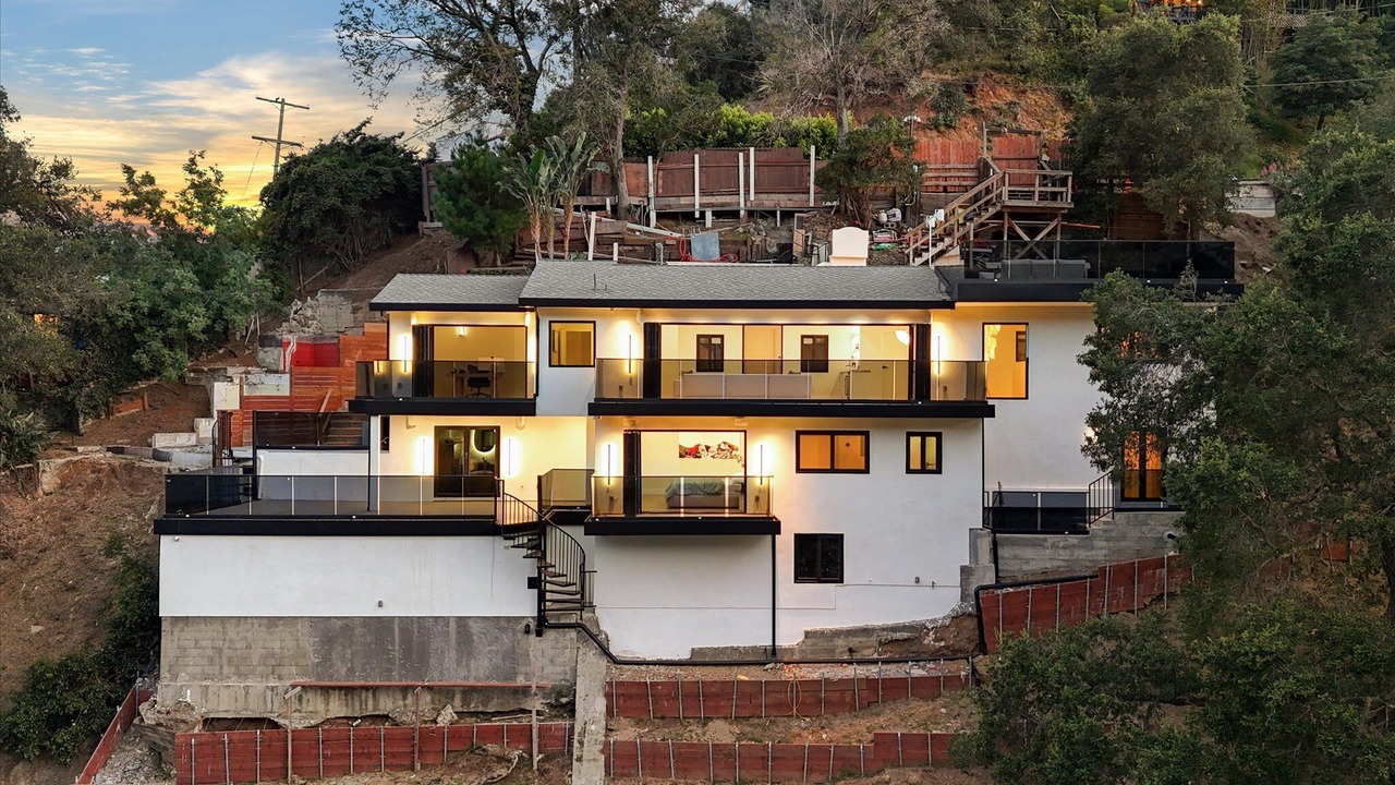 Photo of Outdoor in Hollywood Hills West