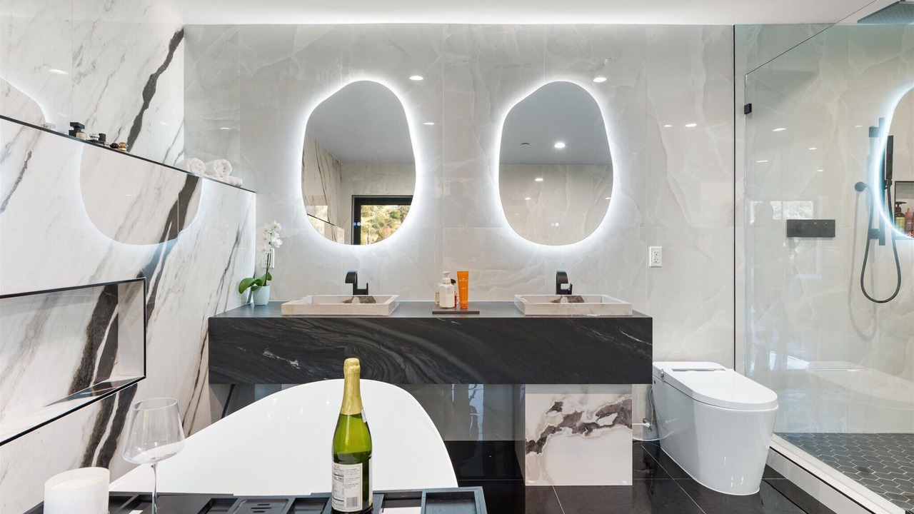 Photo of Bathroom in Hollywood Hills West