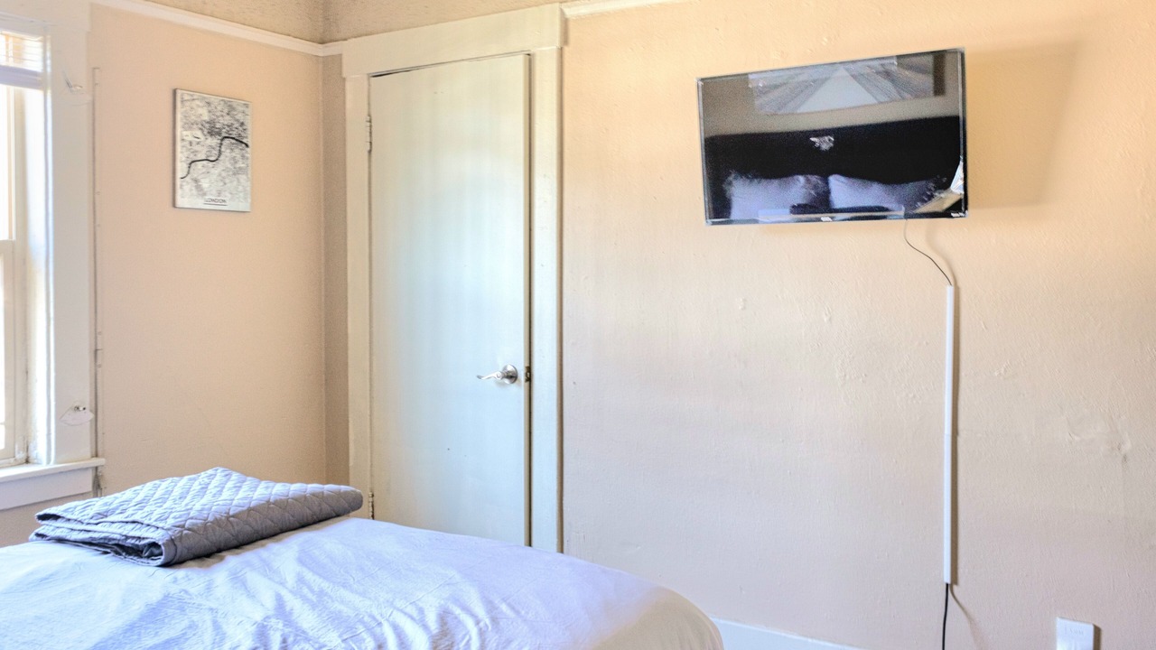Photo of Bedroom in Oakland