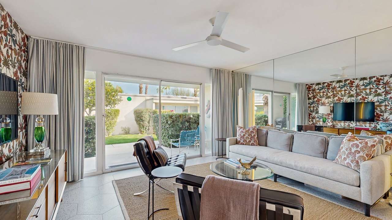 Photo of Livingroom in Araby Commons