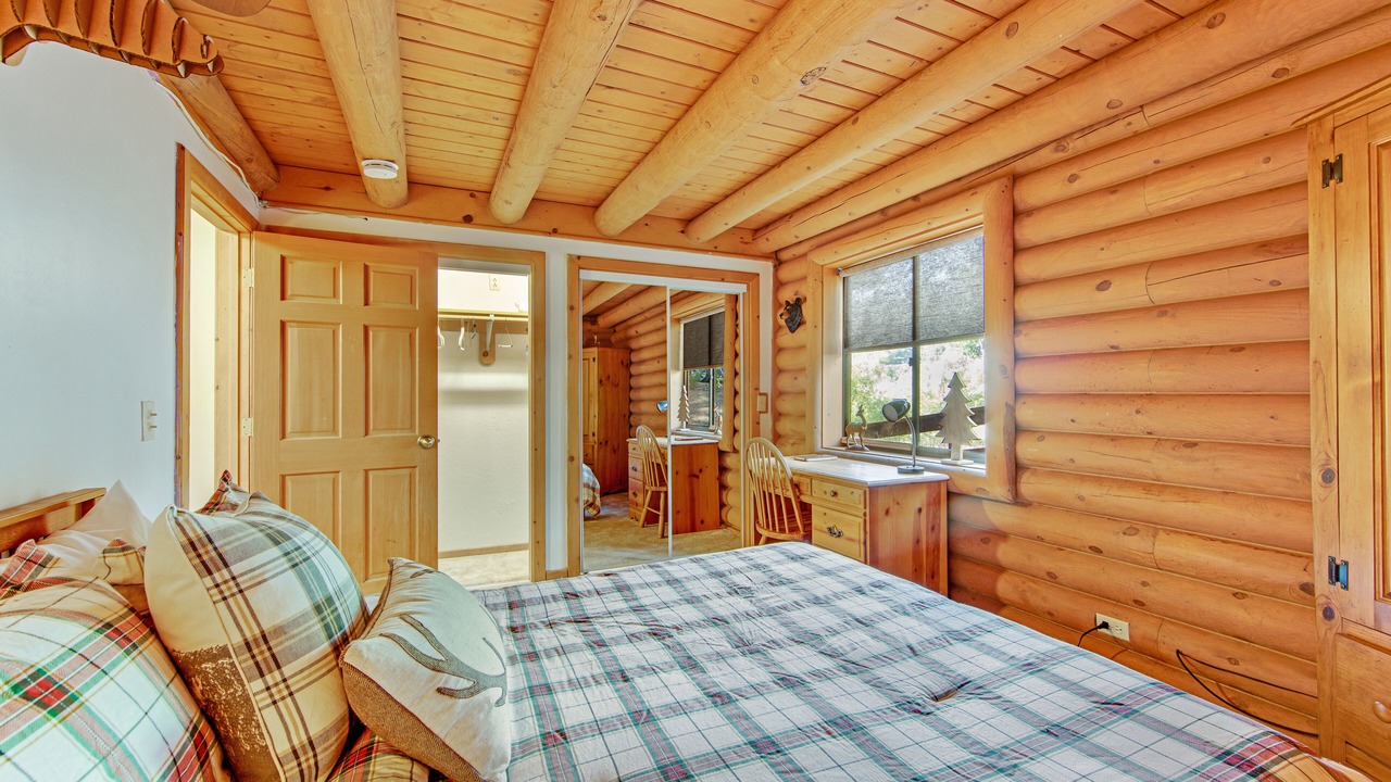 Photo of Bedroom in Pine Cove