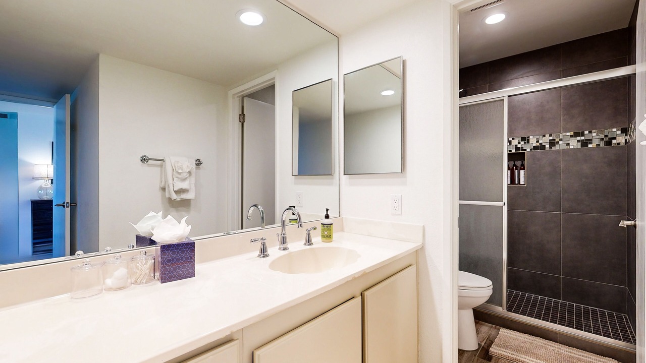 Photo of Bathroom in Canyon Corridor