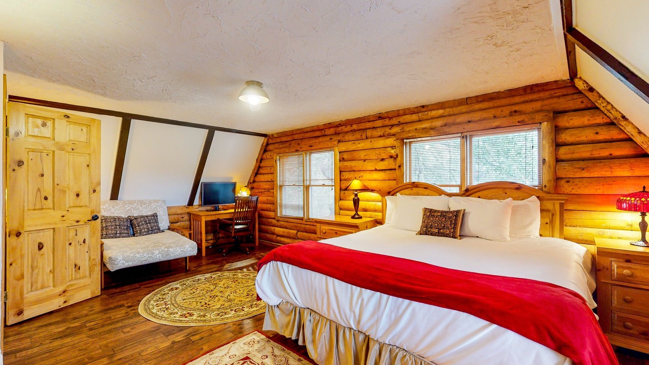 Photo of Bedroom in Pine Cove