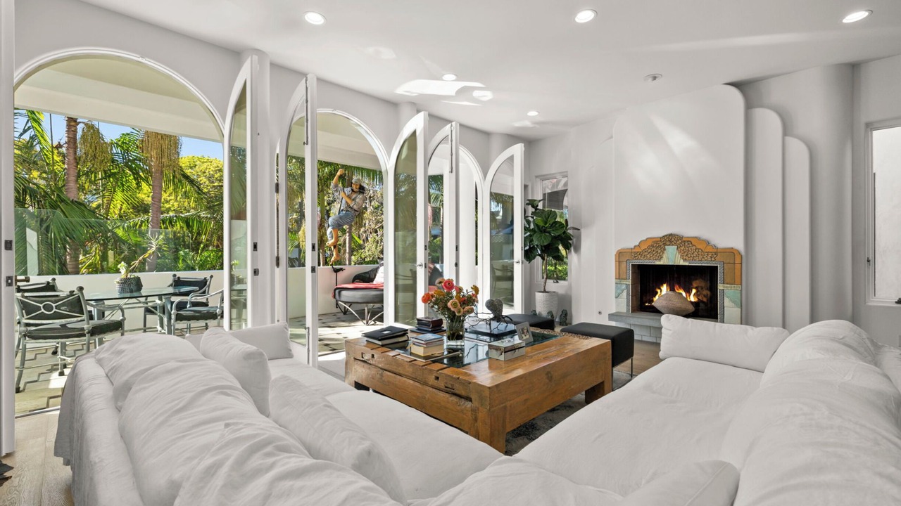 Photo of Livingroom in Silver Strand