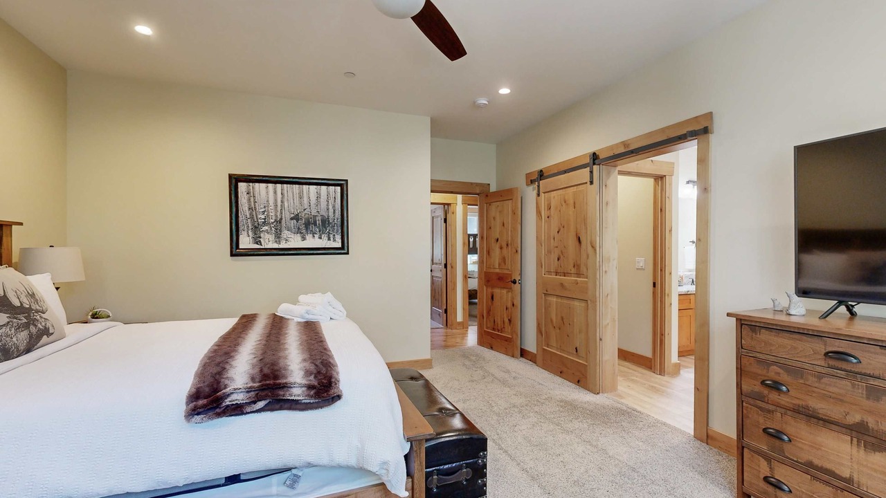 Photo of Bedroom in Country Club Estates