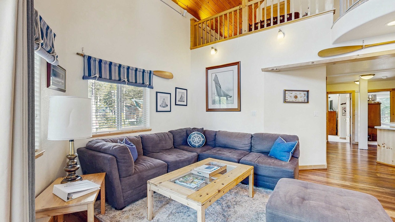 Photo of Livingroom in Serene Lakes