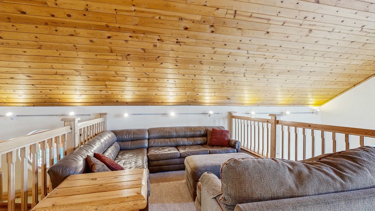 Photo of Livingroom in Serene Lakes