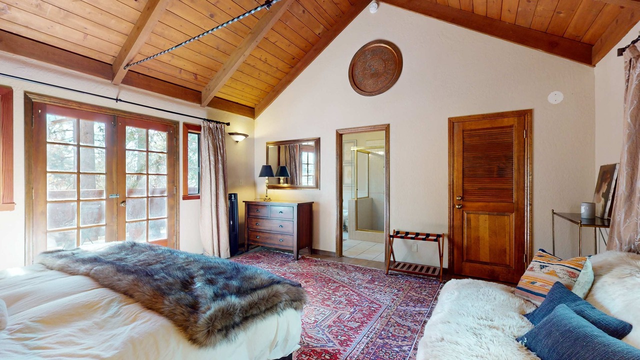 Photo of Bedroom in Round Hill Village
