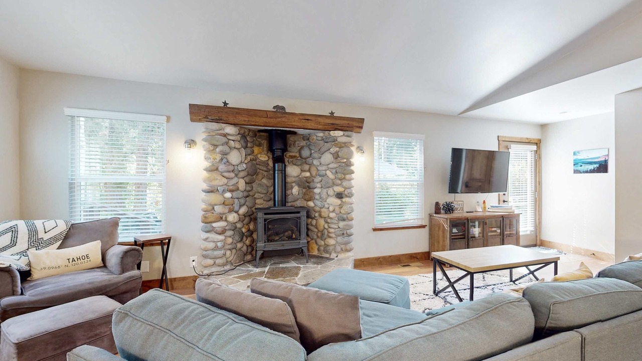Photo of Livingroom in Tahoe Pines