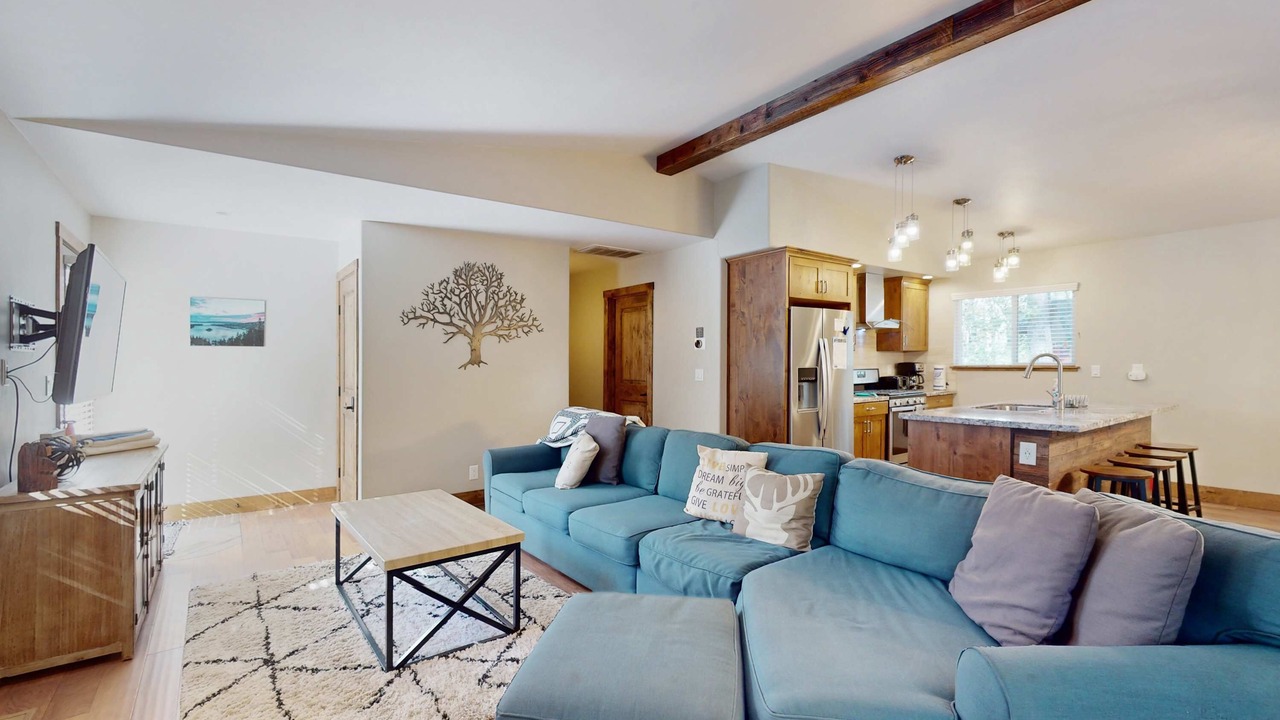 Photo of Livingroom in Tahoe Pines