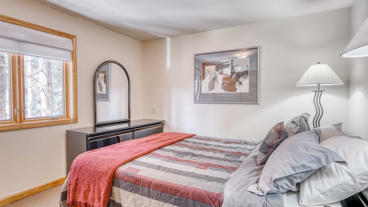 Photo of Bedroom in Serene Lakes
