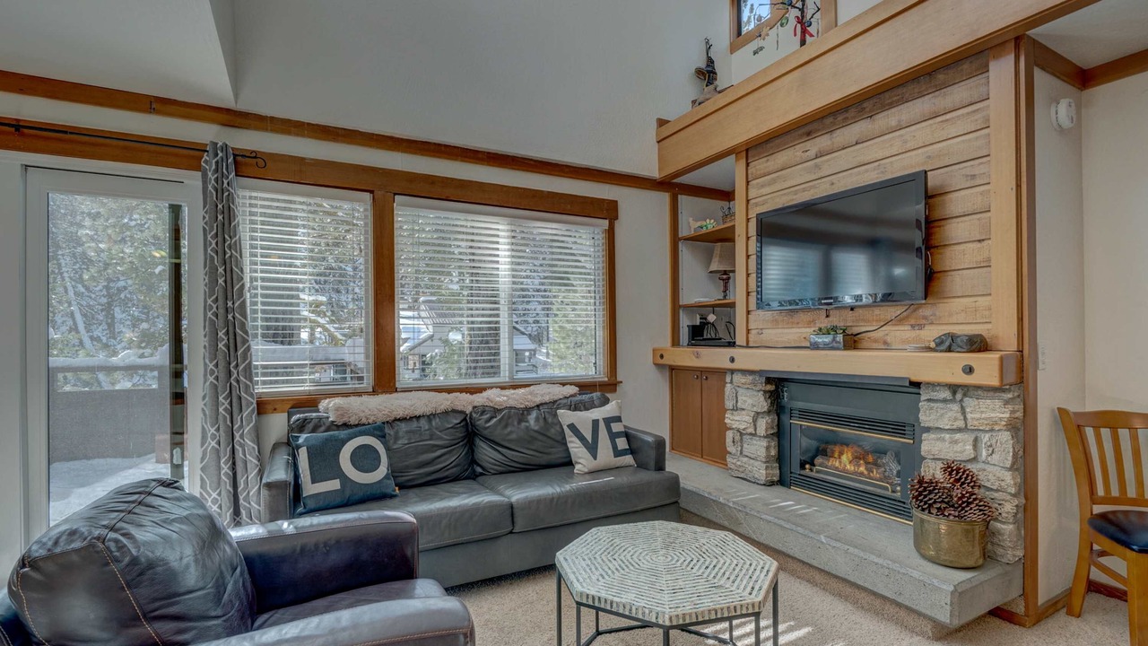 Photo of Livingroom in Tahoe Woods
