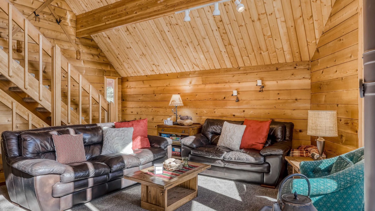 Photo of Livingroom in Serene Lakes