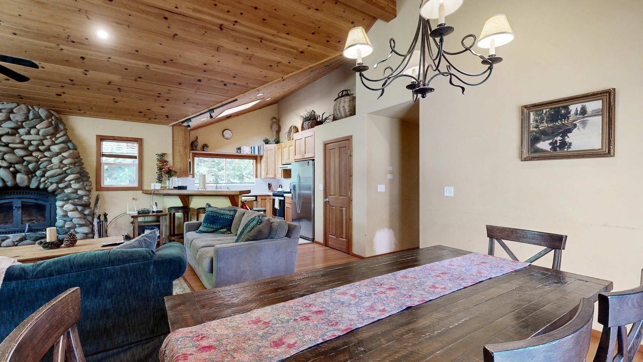 Photo of Livingroom in Comstock Acres