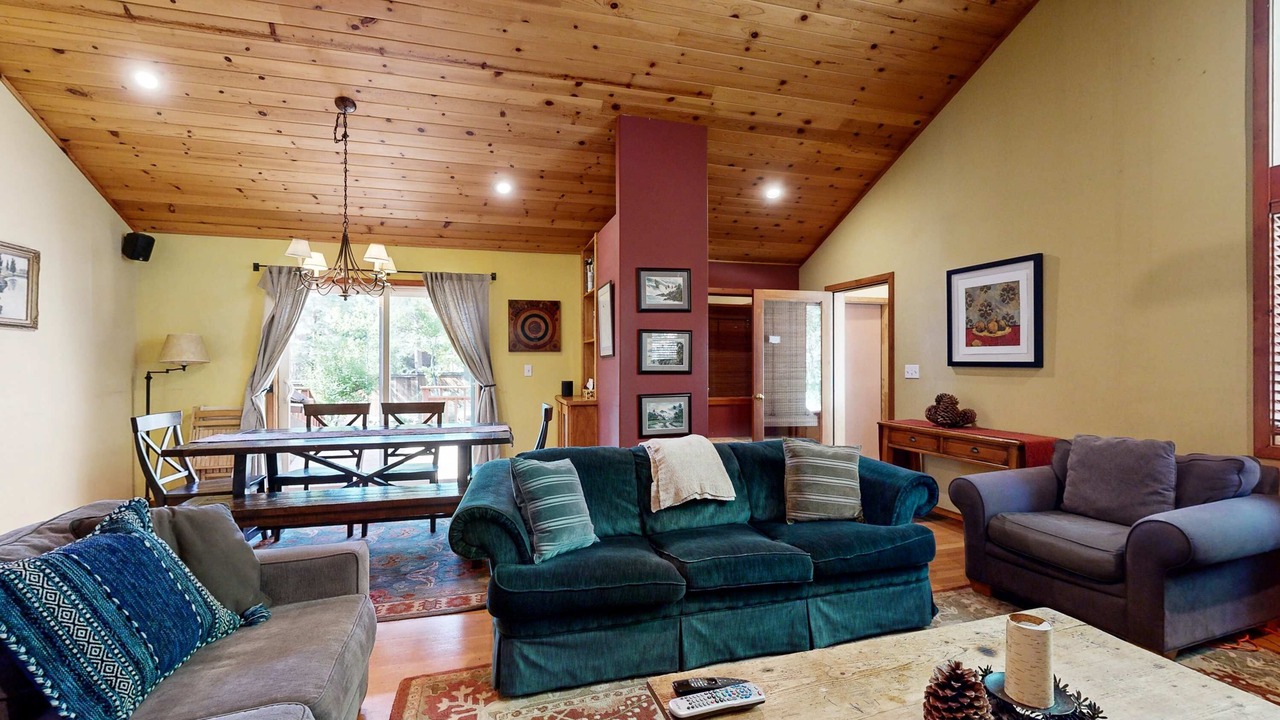 Photo of Livingroom in Comstock Acres