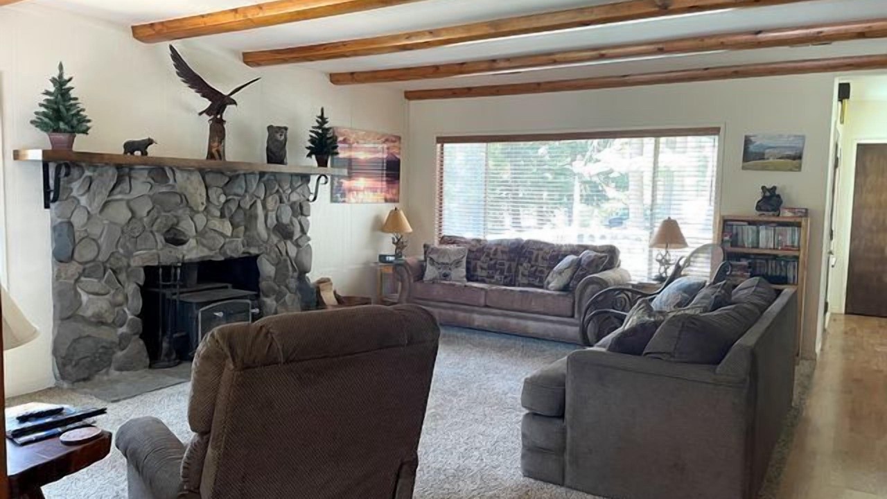 Photo of Livingroom in Hamilton Branch