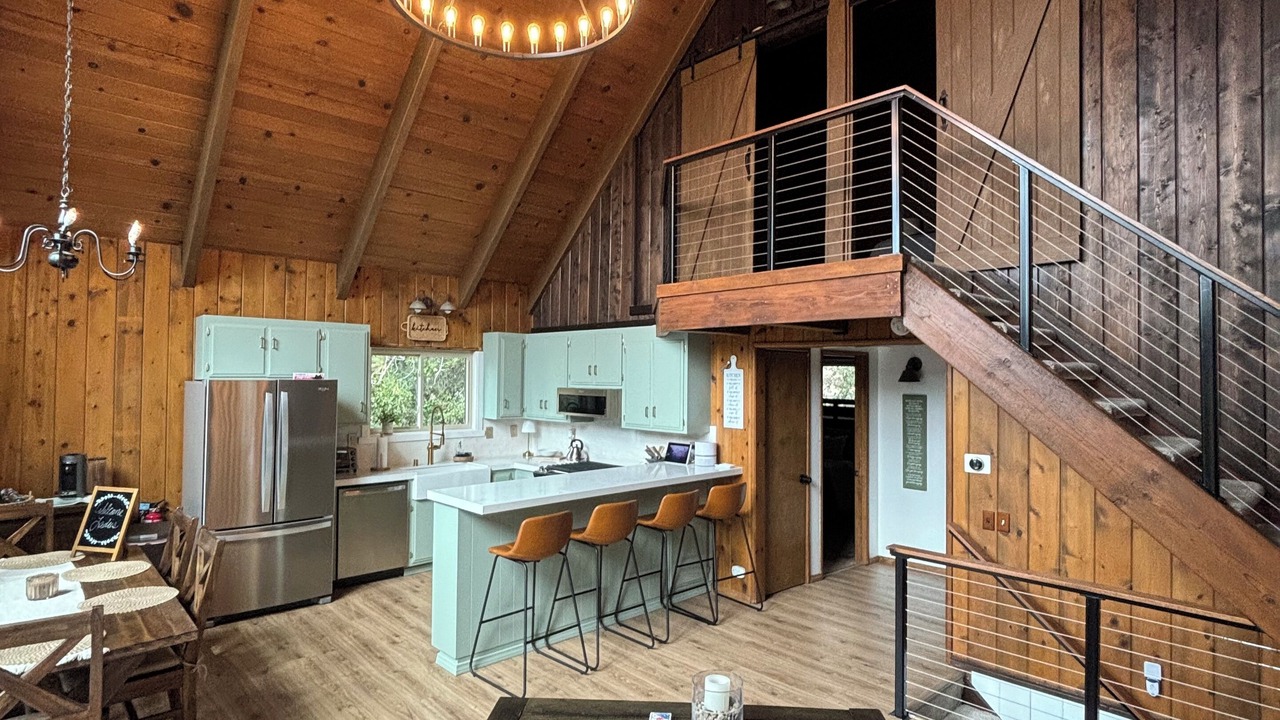 Photo of Livingroom in Lake Arrowhead
