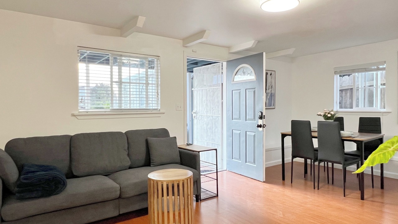 Photo of Livingroom in Oakland