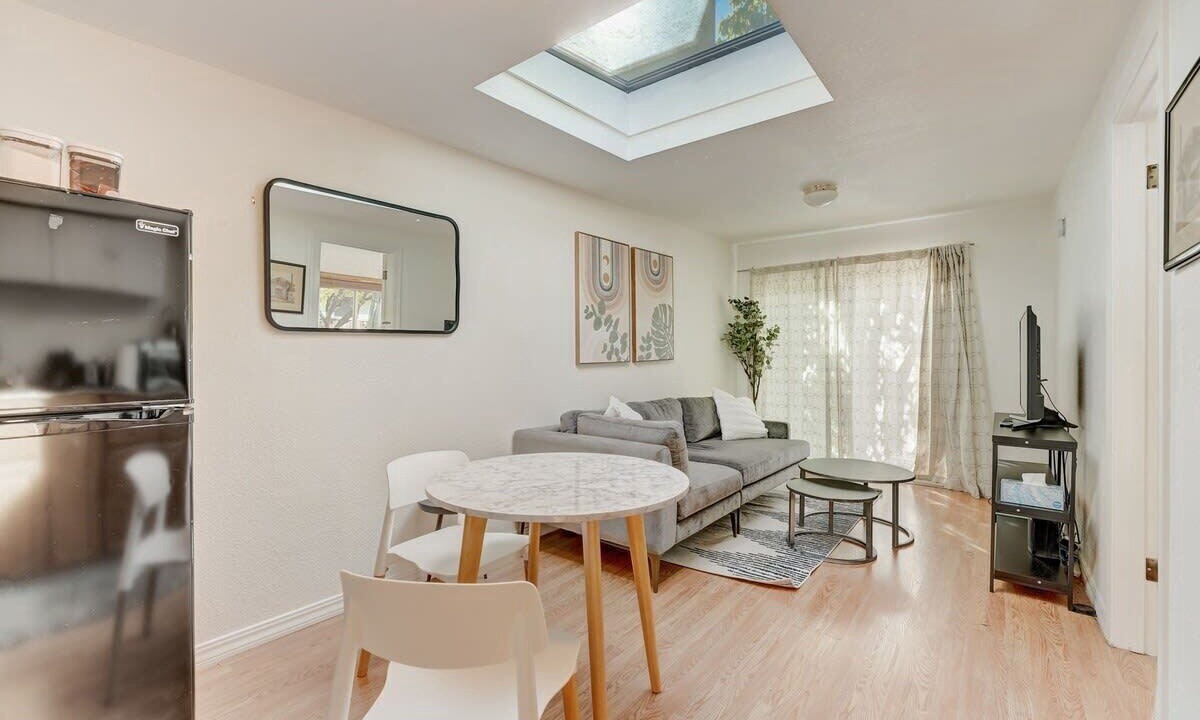 Photo of Livingroom in Downtown North