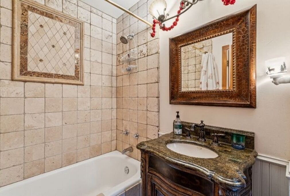 Photo of Bathroom in Blue Jay