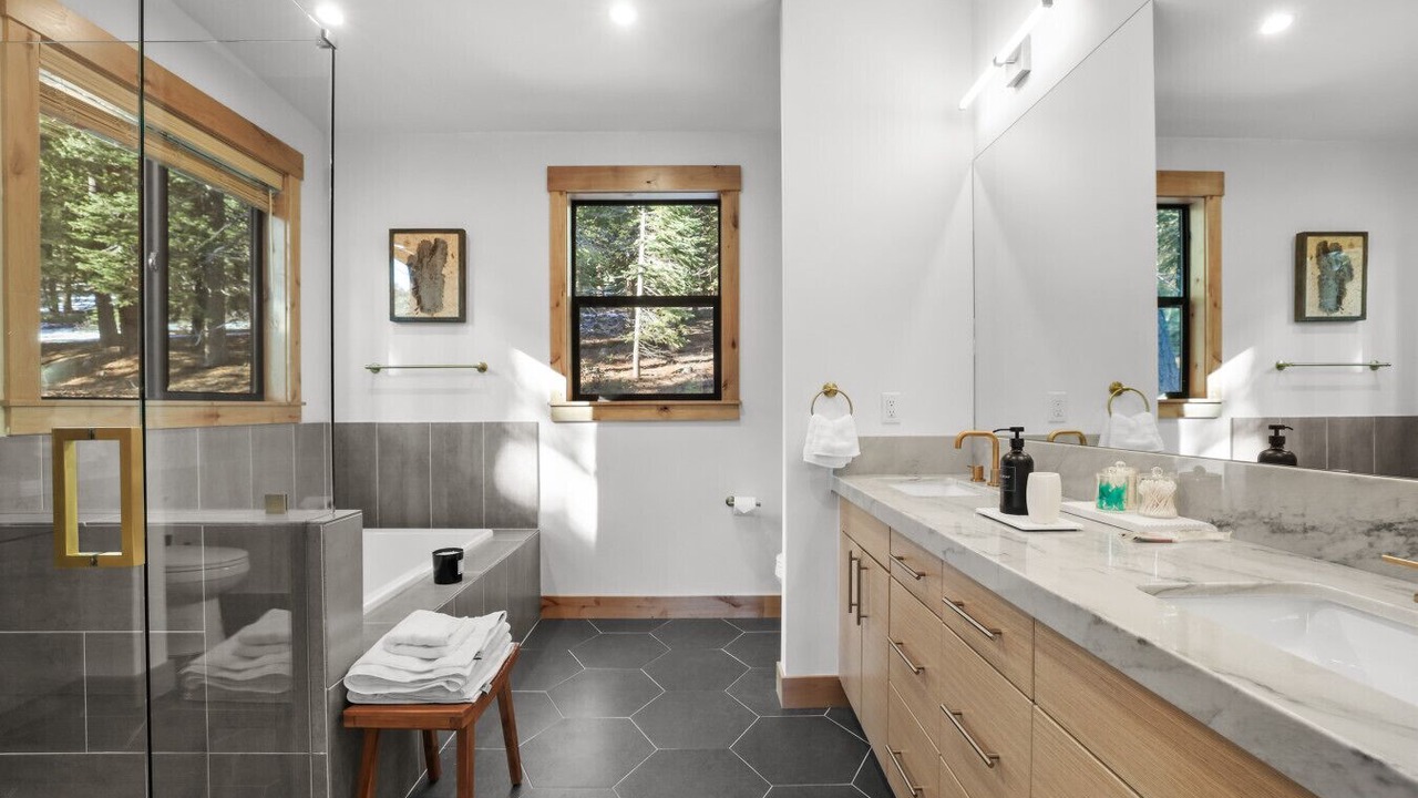 Photo of Bathroom in Kingswood Estates