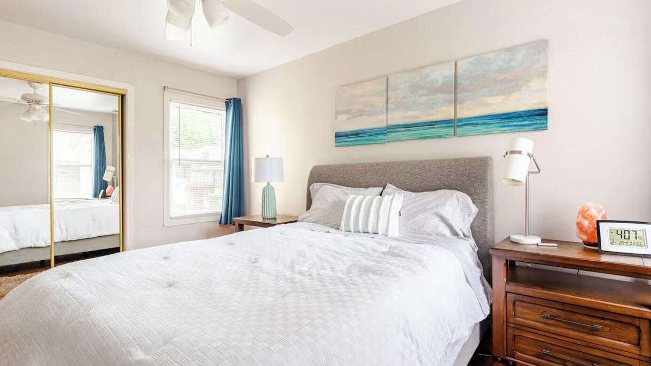 Photo of Bedroom in Suburban Park - Lorelei Manor - Flood Park Triangle