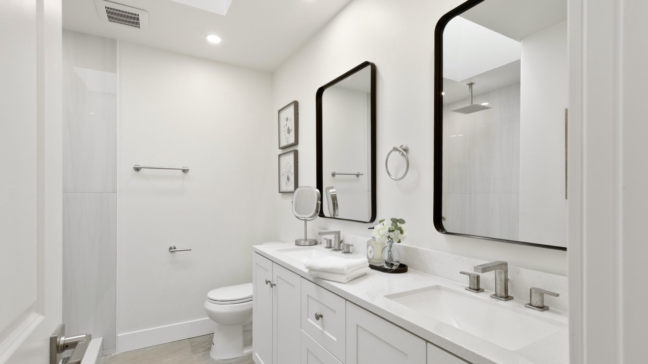 Photo of Bathroom in West Davis Manor
