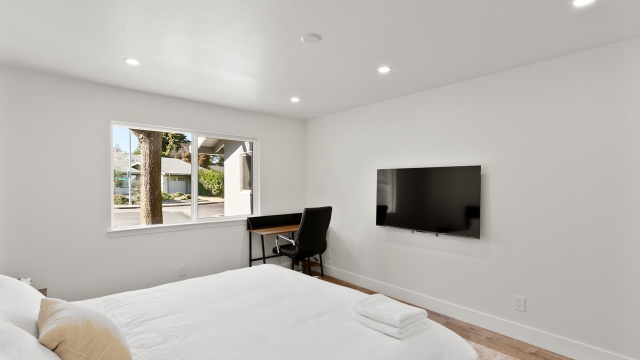 Photo of Bedroom in West Davis Manor