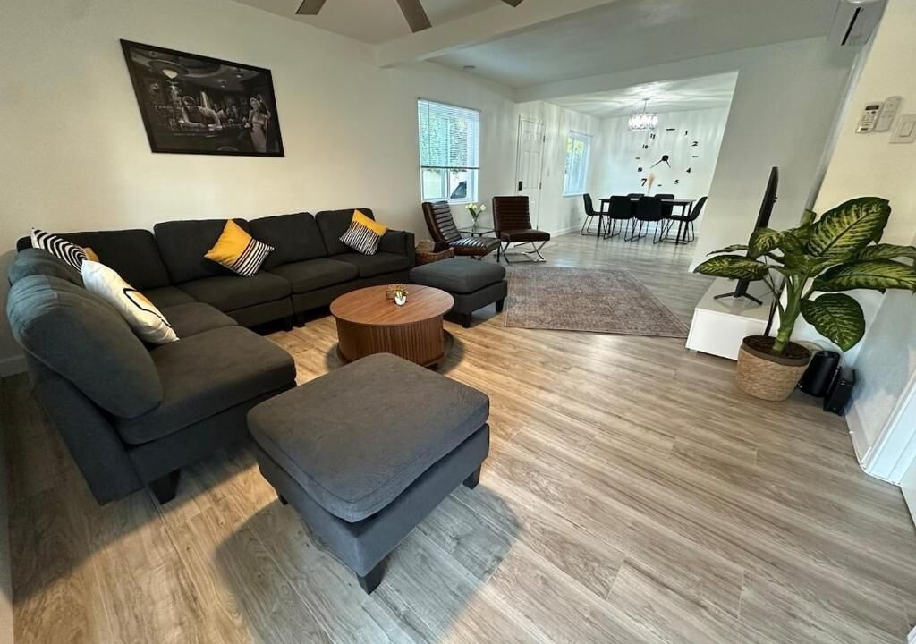 Photo of Livingroom in Lennox