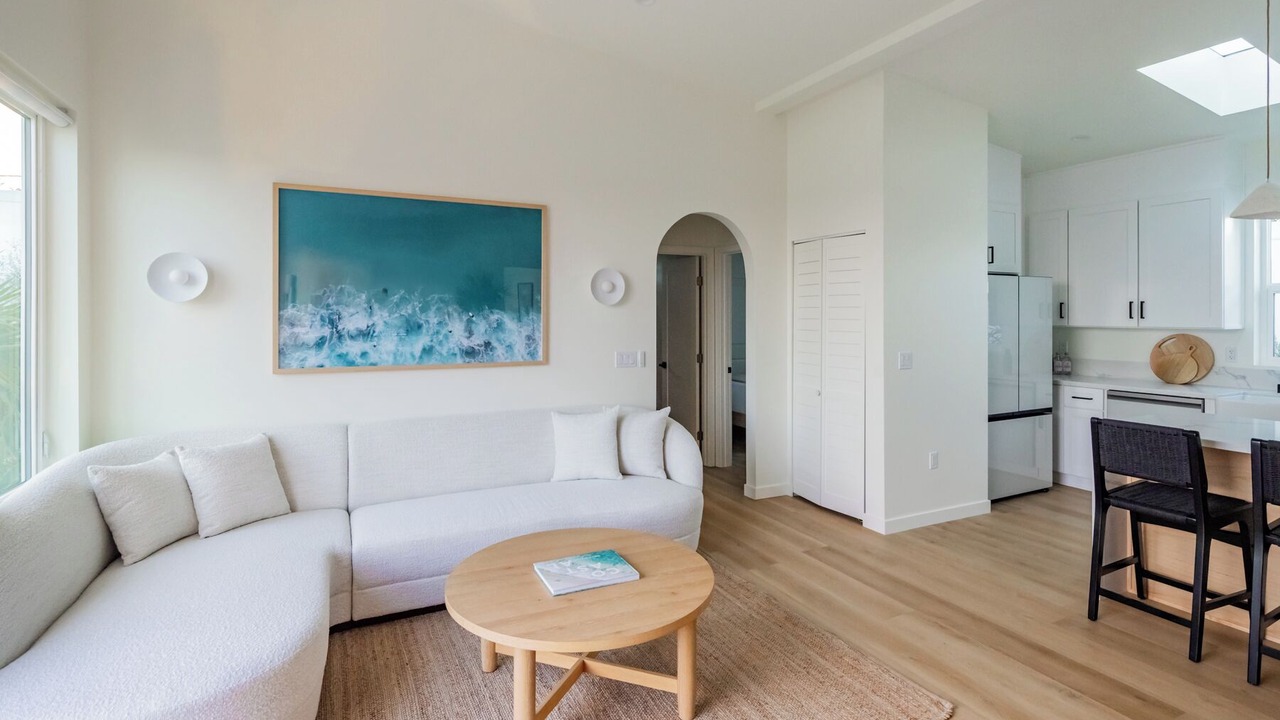 Photo of Livingroom in East Side Capistrano