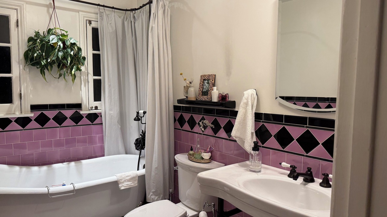 Photo of Bathroom in Los Feliz