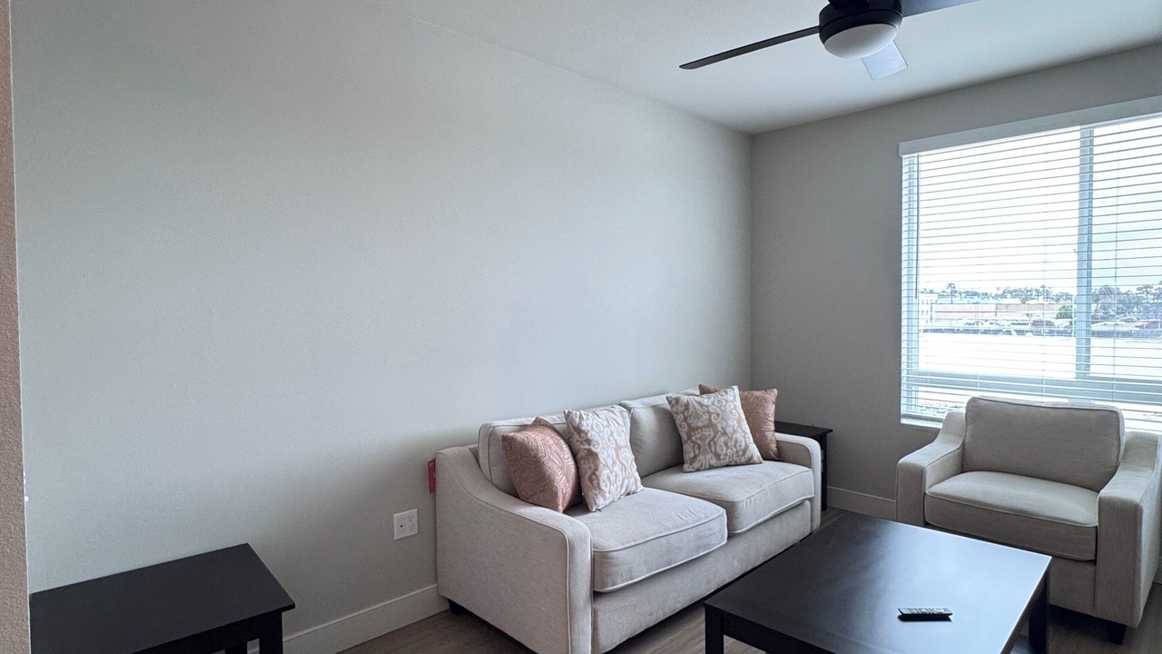 Photo of Livingroom in Midway District