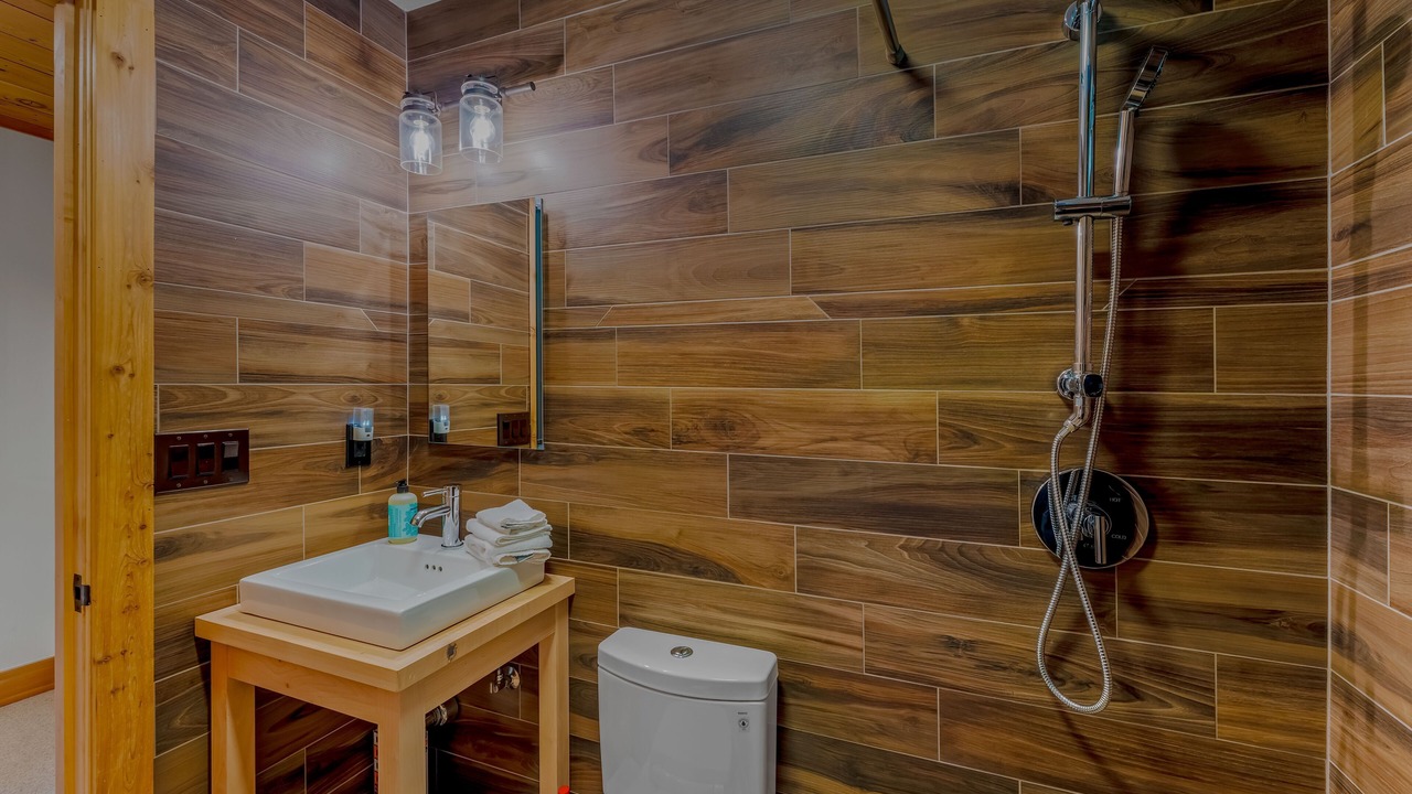 Photo of Bathroom in Serene Lakes
