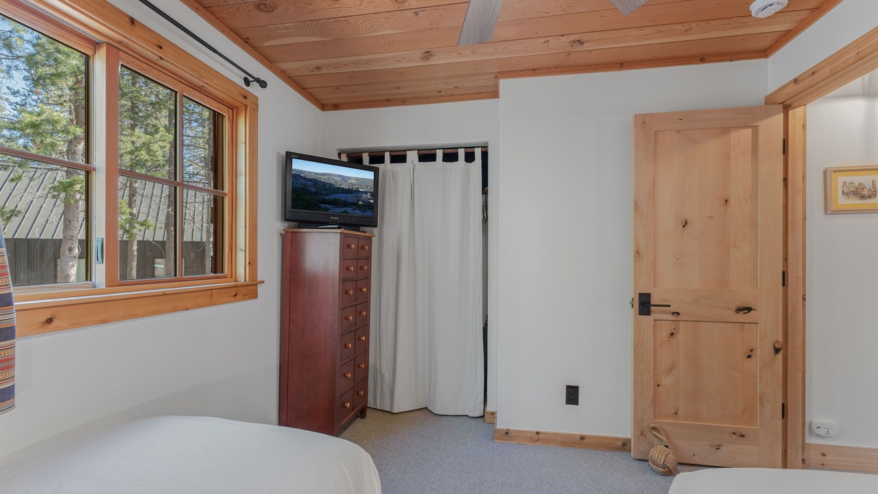Photo of Bedroom in Serene Lakes