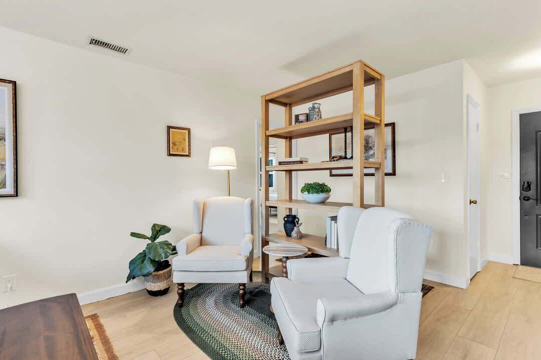 Photo of Livingroom in Allied Gardens