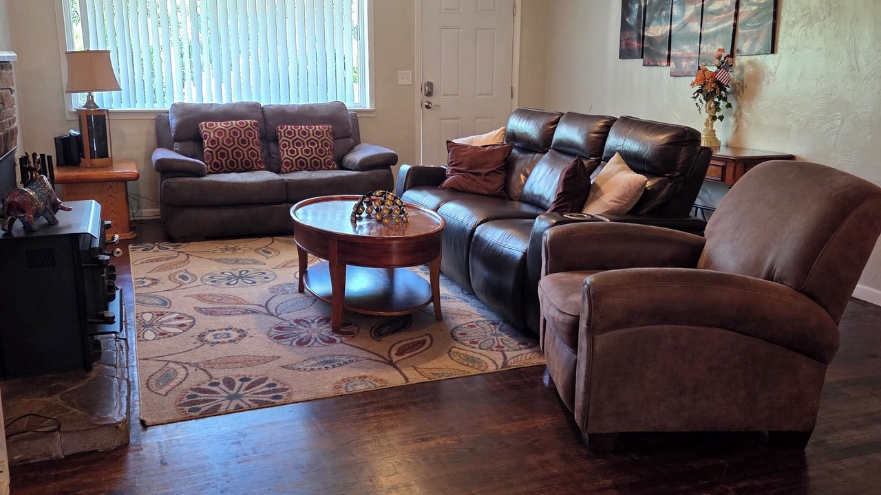 Photo of Livingroom in Enterprise