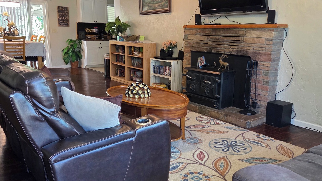 Photo of Livingroom in Enterprise