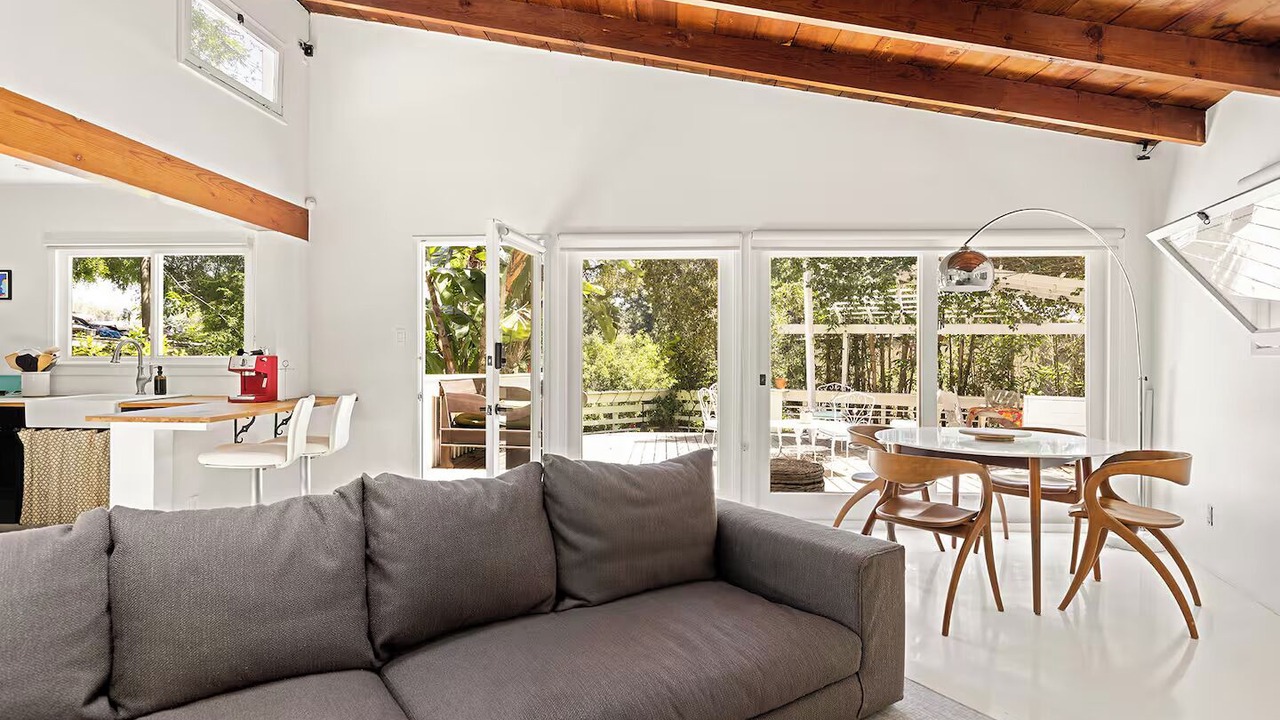 Photo of Livingroom in Beachwood Canyon
