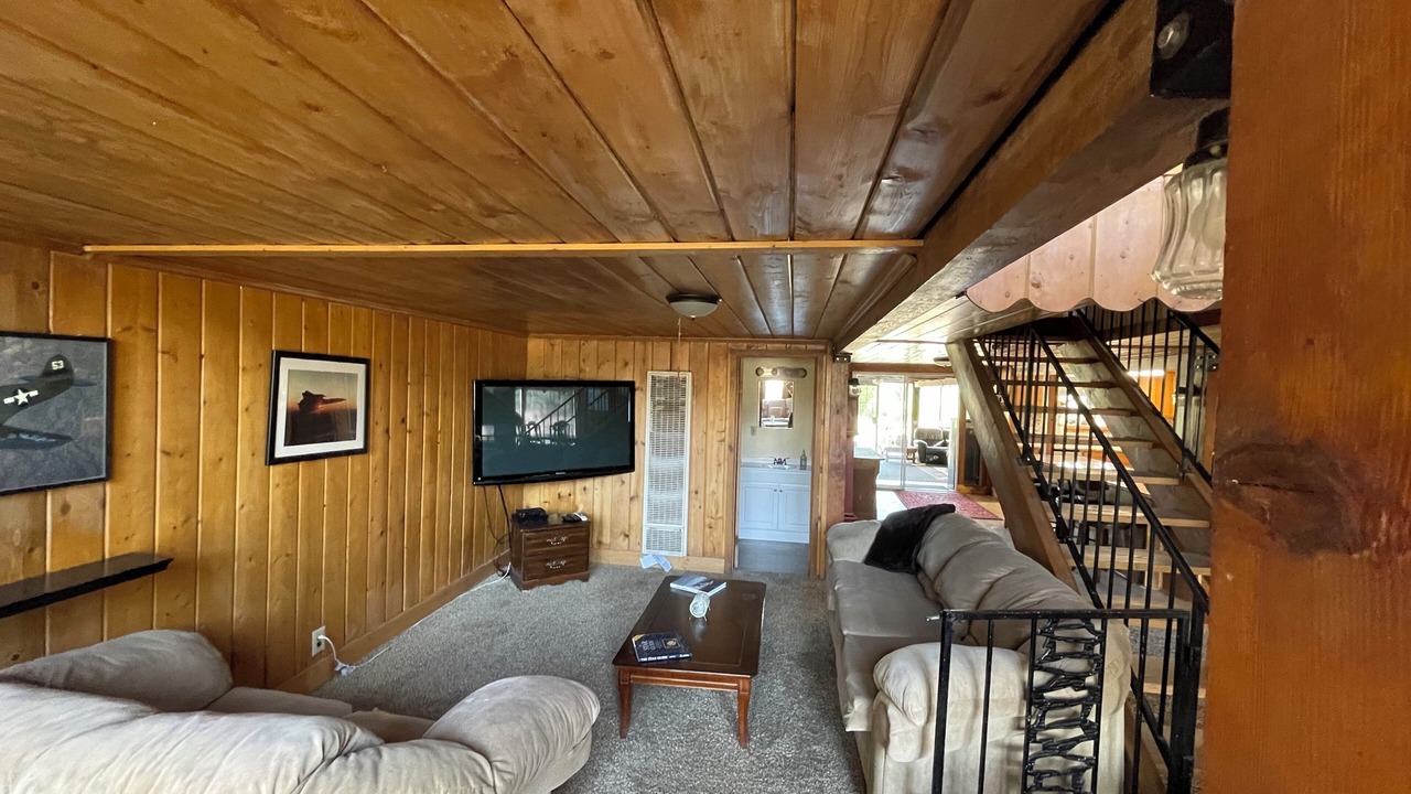 Photo of Livingroom in Frazier Park