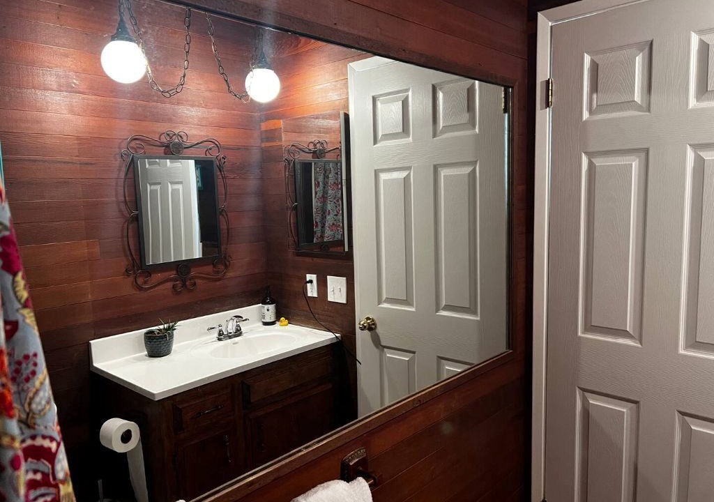 Photo of Bathroom in Oroville East