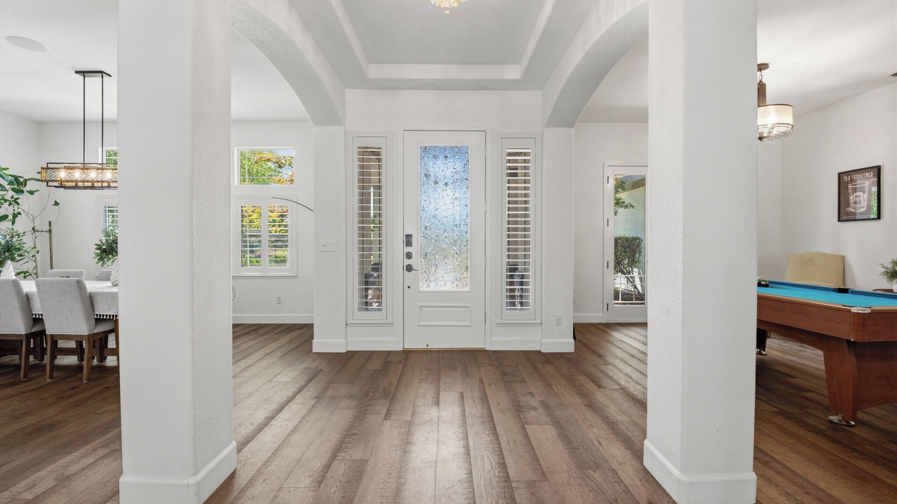 Photo of Bedroom in Hood