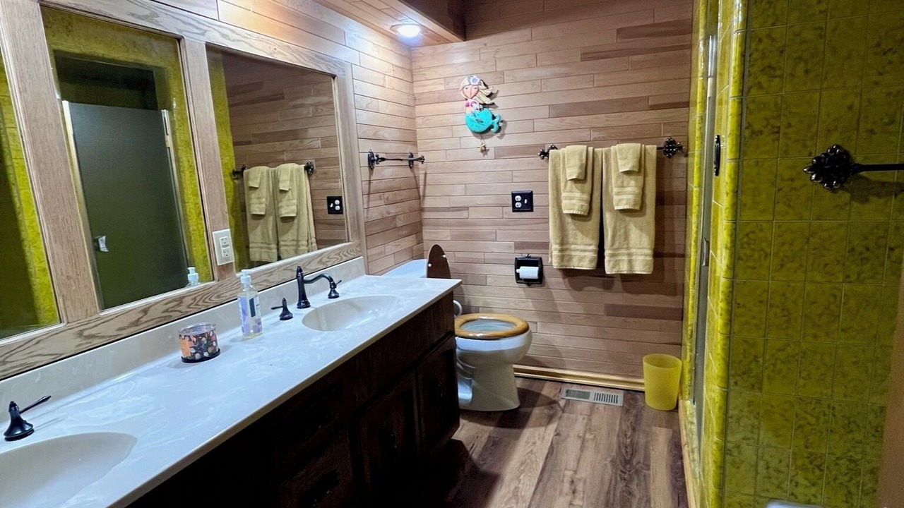 Photo of Bathroom in Lakehead