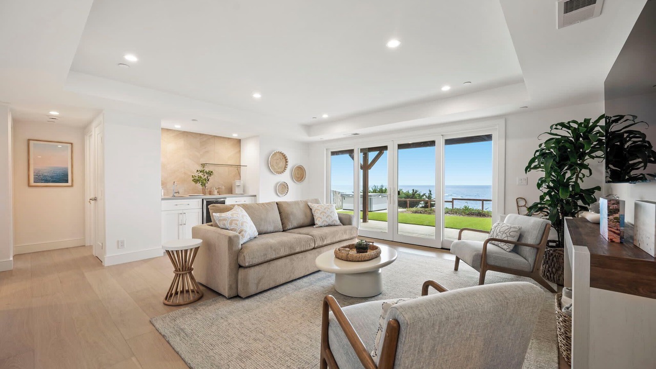 Photo of Livingroom in Moss Beach