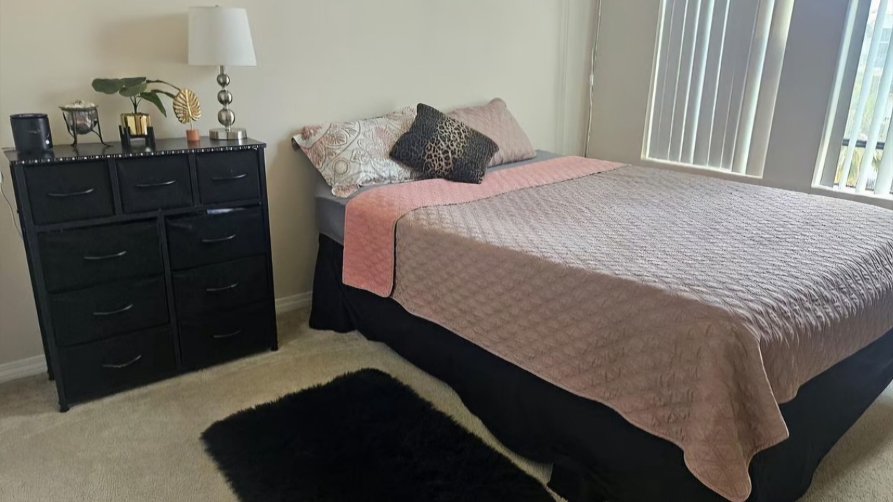 Photo of Bedroom in NoHo Arts District