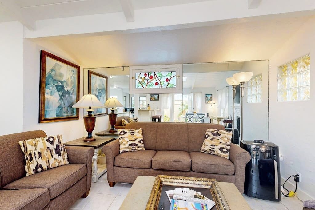 Photo of Livingroom in Corona del Mar